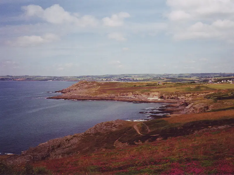 Baie de Douarnenez, Bretagne — 48.0958, -4.3286. Emplacement de la légende La cité naufragée d'Ys.